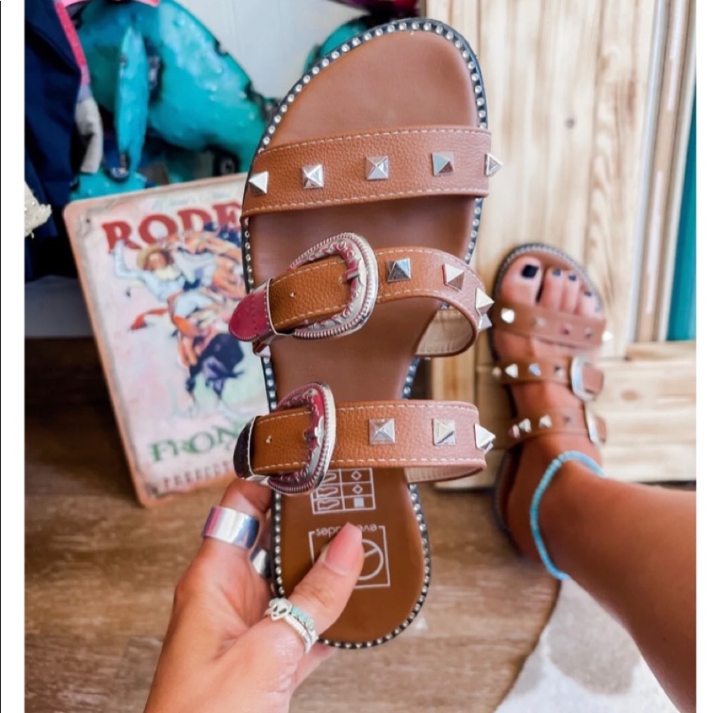 Brand nwt studded western slides with buckles